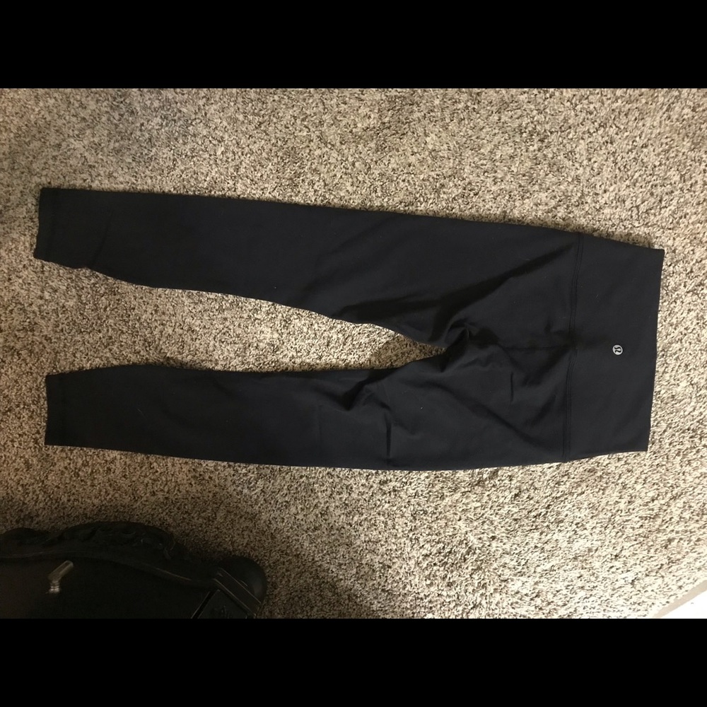 SOLD!! Lululemon wunder under size 4! SOLD!!